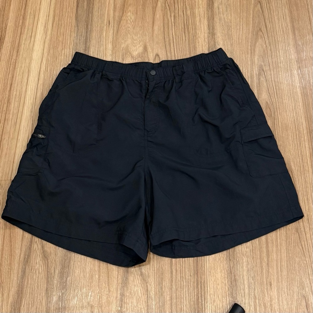 Columbia Men's Black Cargo Shorts